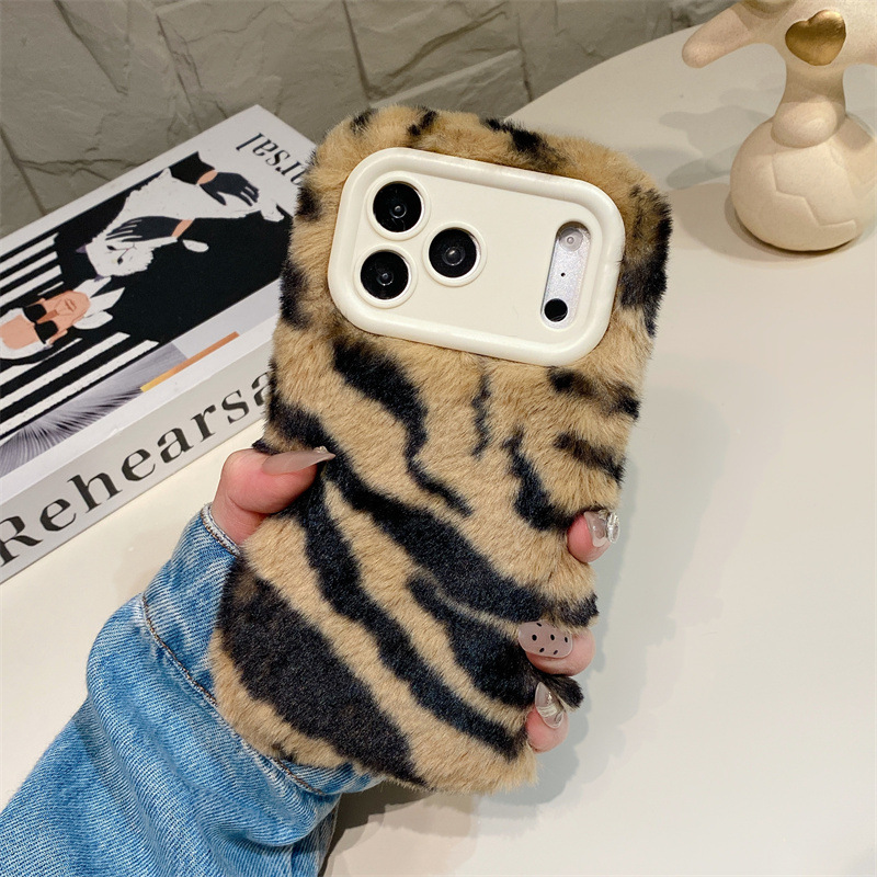 豪華なゼブラ柄ふわふわプラッシュスマホケース iPhone  - Apple Iphone 15 Pro Max のレビューと価格