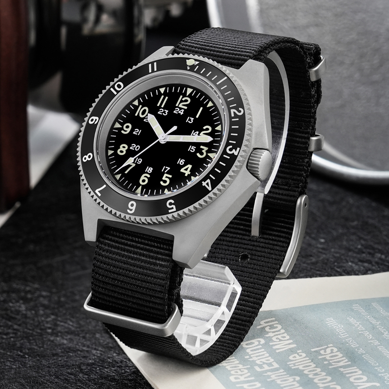 Watchdives WD1972 クォーツ時計サファイア夜 - Accessories With Watch のレビューと価格