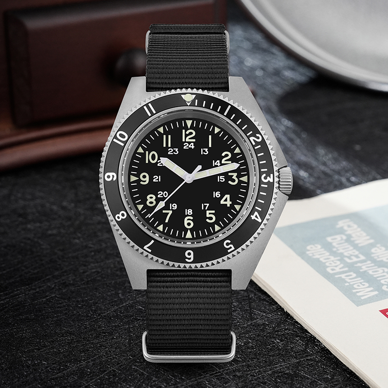 Watchdives WD1972 クォーツ時計サファイア夜 - Accessories With Watch のレビューと価格